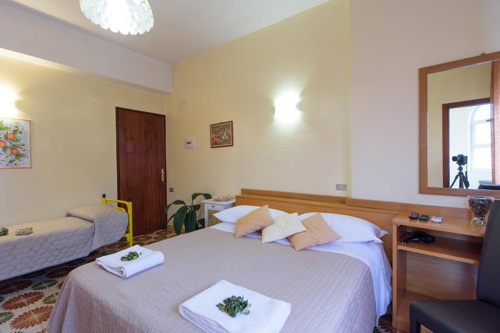 San Giacomo Hotel SantʼAlessio Siculo Екстериор снимка