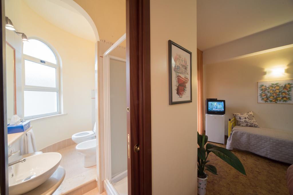 San Giacomo Hotel SantʼAlessio Siculo Екстериор снимка