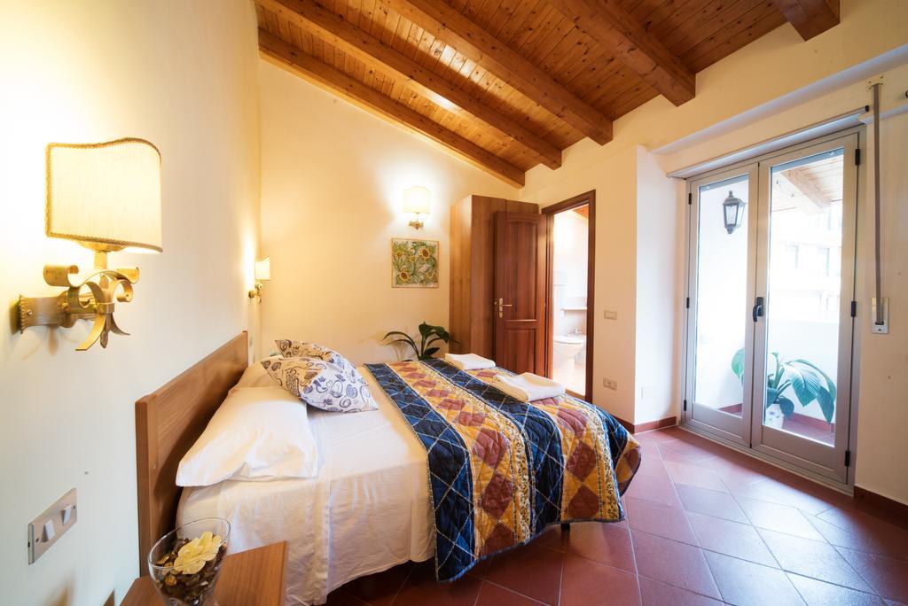 San Giacomo Hotel SantʼAlessio Siculo Екстериор снимка
